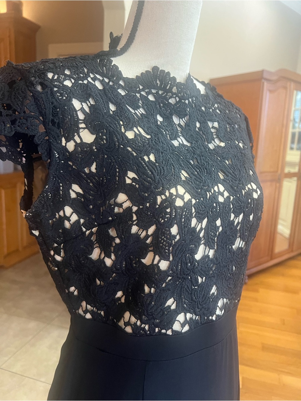 Black Lace Bodice Maxi Dress with Front Slit - Picture 4 of 8